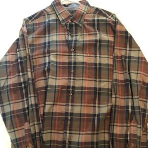 Roundtree and Yorke Button Down Large